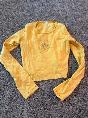 Yellow Long-Sleeve Studded Sunburst Crop Top Sun Graphic Size M